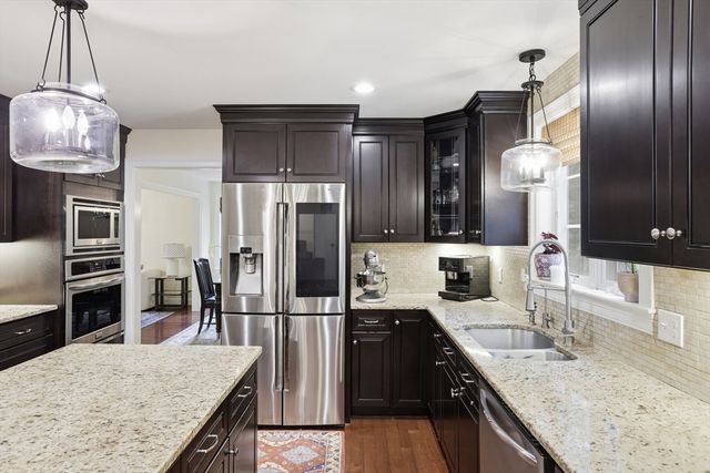4 Murray Hill Circle, Wilmington, MA 01887