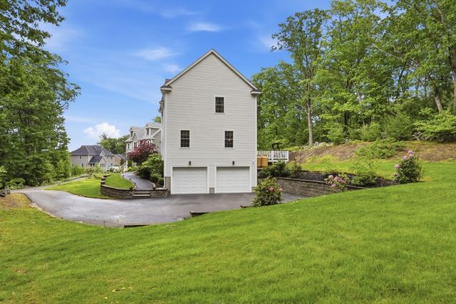 4 Murray Hill Circle, Wilmington, MA 01887