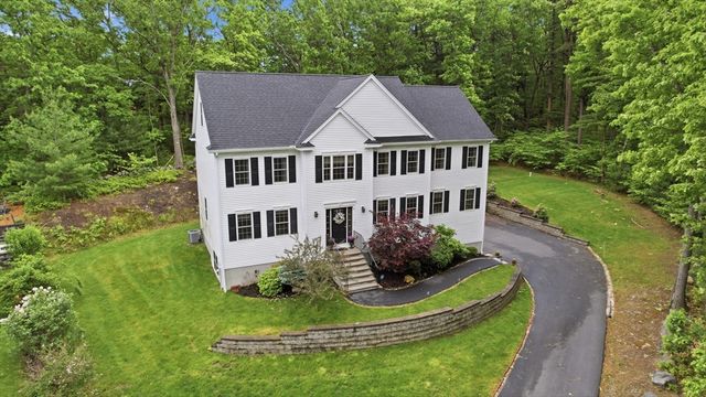 4 Murray Hill Circle, Wilmington, MA 01887
