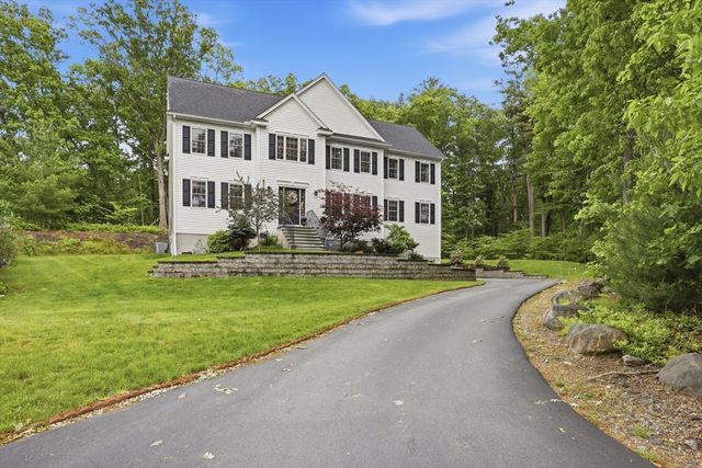 4 Murray Hill Circle, Wilmington, MA 01887