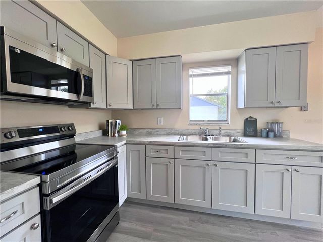 52 N FAIRFAX AVENUE, Winter Springs, FL 32708