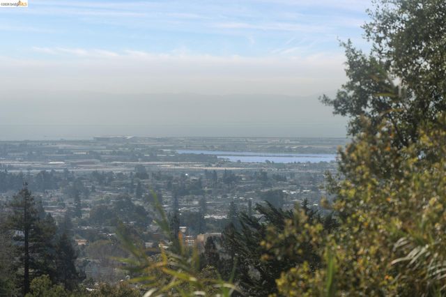 2090 WRENN ST., Oakland, CA 94602