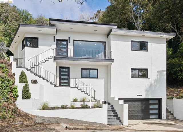 2090 WRENN ST., Oakland, CA 94602