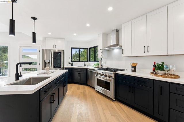 2090 WRENN ST., Oakland, CA 94602