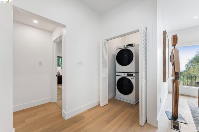 2090 WRENN ST., Oakland, CA 94602