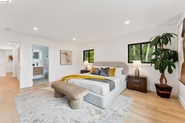 2090 WRENN ST., Oakland, CA 94602