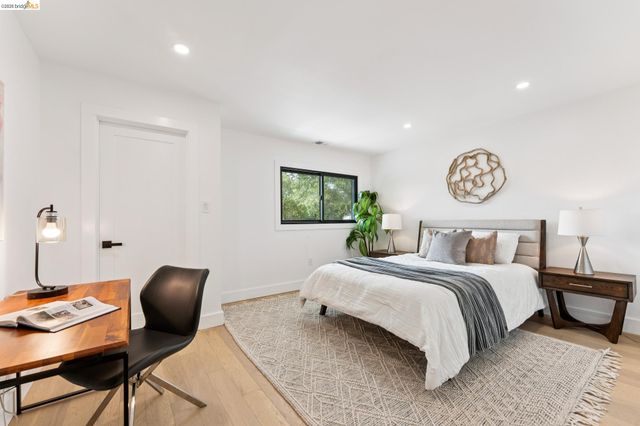 2090 WRENN ST., Oakland, CA 94602