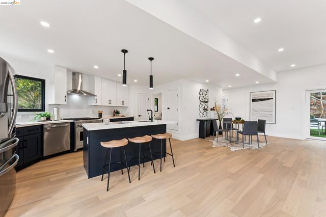 2090 WRENN ST., Oakland, CA 94602