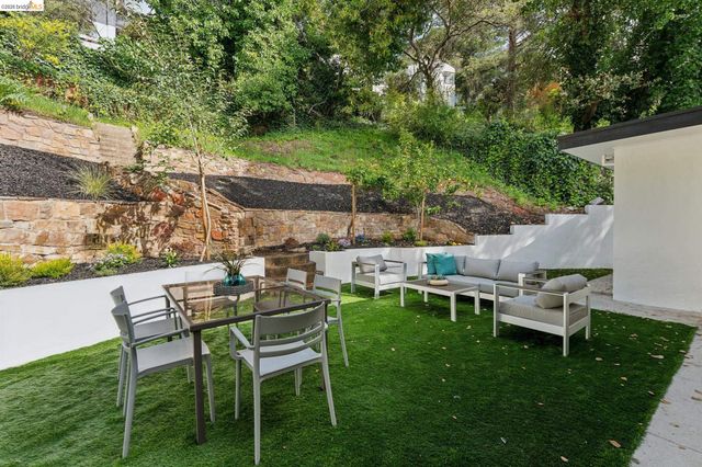 2090 WRENN ST., Oakland, CA 94602