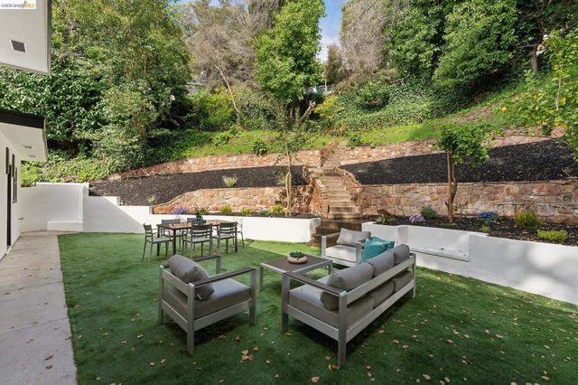 2090 WRENN ST., Oakland, CA 94602