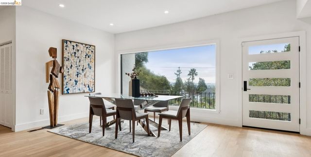 2090 WRENN ST., Oakland, CA 94602