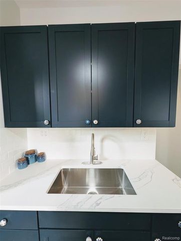 6077 Vermont Street, Detroit, MI 48208