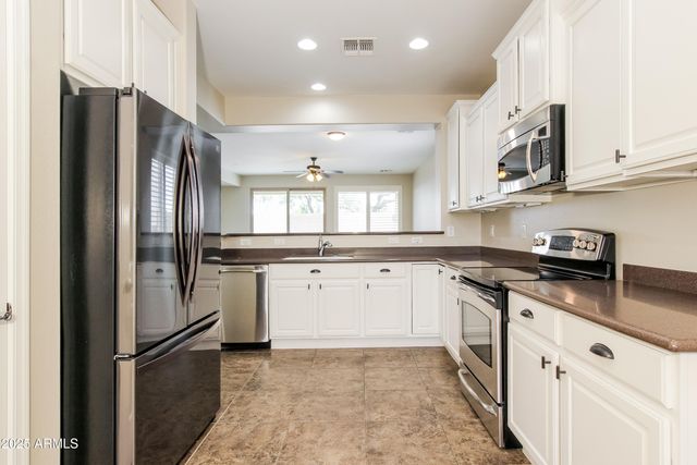 718 W TWIN PEAKS Parkway, San Tan Valley, AZ 85143