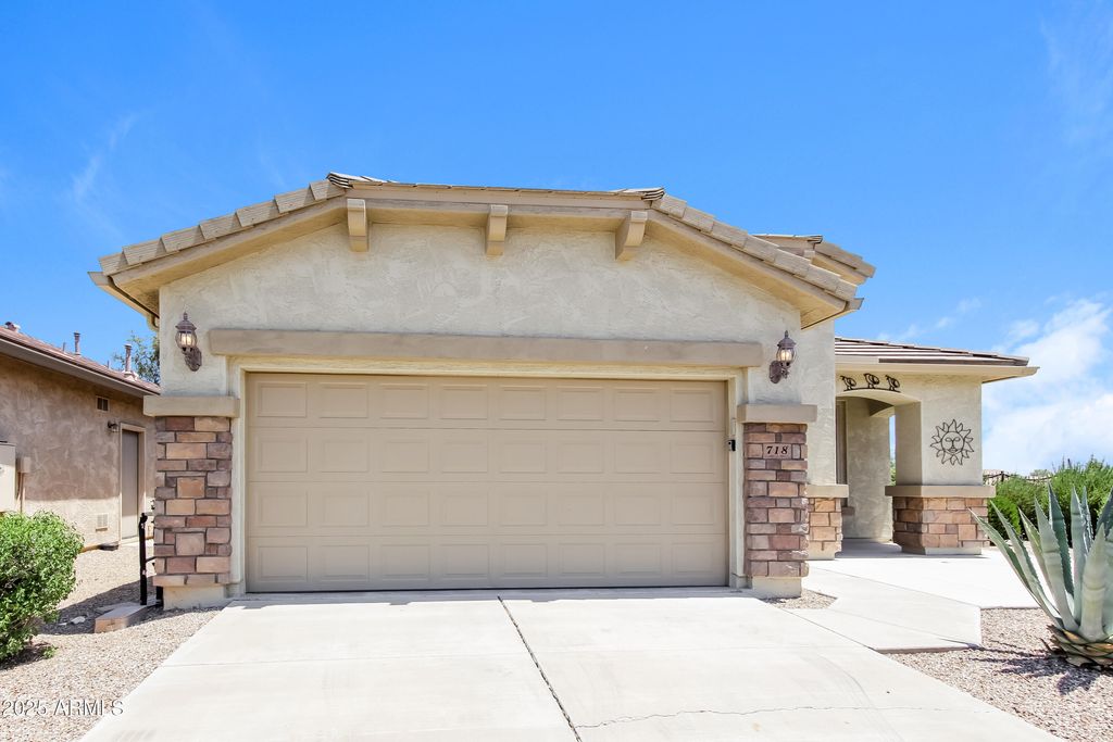 718 W TWIN PEAKS Parkway, San Tan Valley, AZ 85143