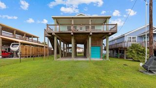 964 S Selwyn Road, Crystal Beach, TX 77650