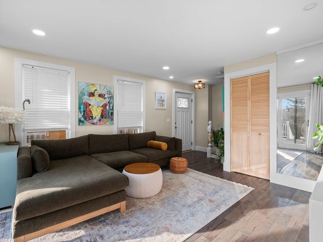 17 Preston St, Wakefield, MA 01880