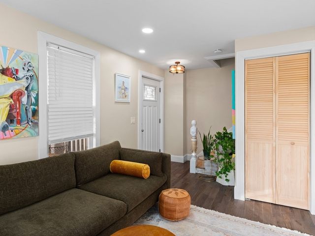 17 Preston St, Wakefield, MA 01880