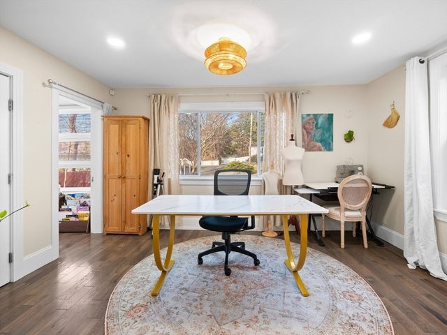 17 Preston St, Wakefield, MA 01880