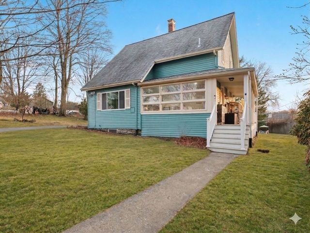 17 Preston St, Wakefield, MA 01880