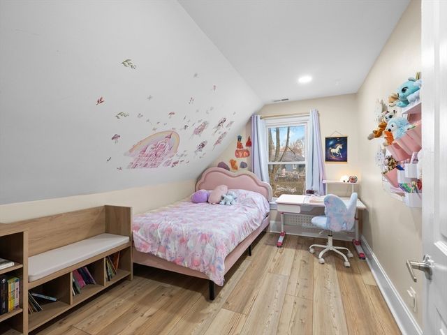 17 Preston St, Wakefield, MA 01880