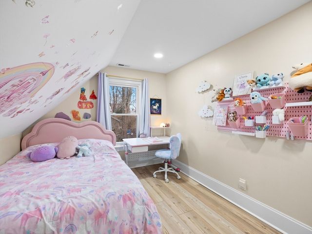 17 Preston St, Wakefield, MA 01880