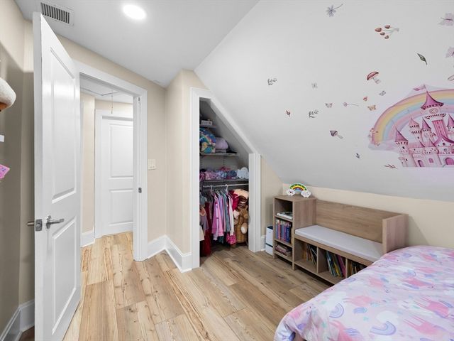 17 Preston St, Wakefield, MA 01880