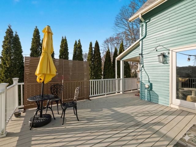 17 Preston St, Wakefield, MA 01880