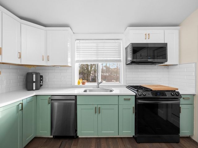 17 Preston St, Wakefield, MA 01880