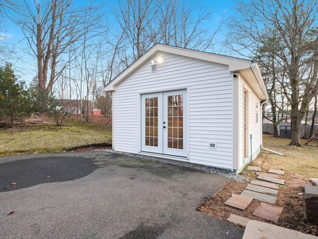 17 Preston St, Wakefield, MA 01880