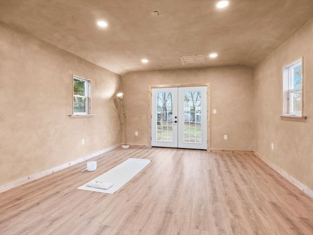 17 Preston St, Wakefield, MA 01880