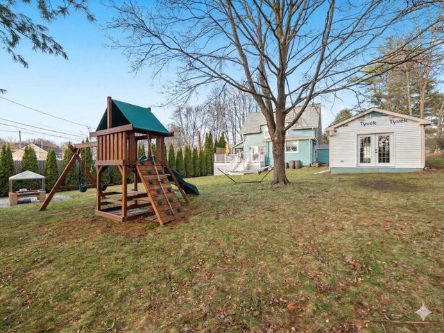 17 Preston St, Wakefield, MA 01880