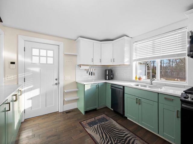 17 Preston St, Wakefield, MA 01880