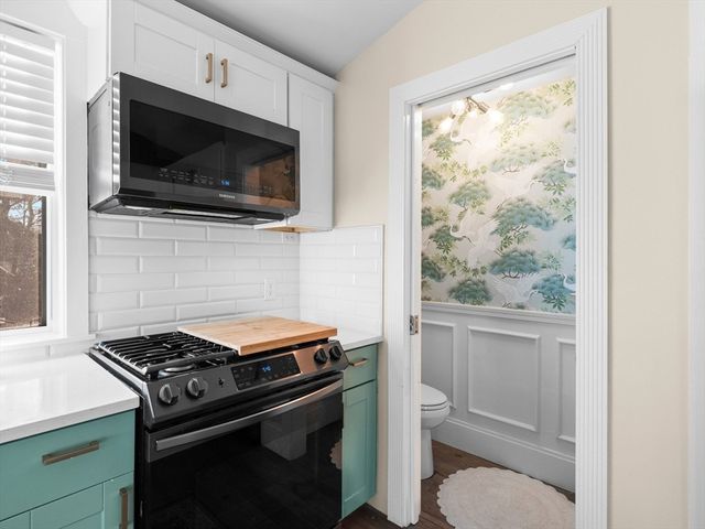 17 Preston St, Wakefield, MA 01880