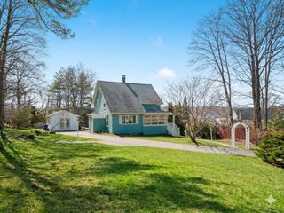 17 Preston St, Wakefield, MA 01880