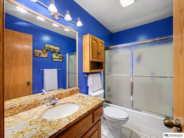 21984 Bobwhite Avenue, Gretna, NE 68028