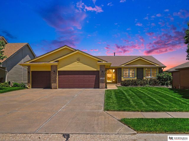 21984 Bobwhite Avenue, Gretna, NE 68028