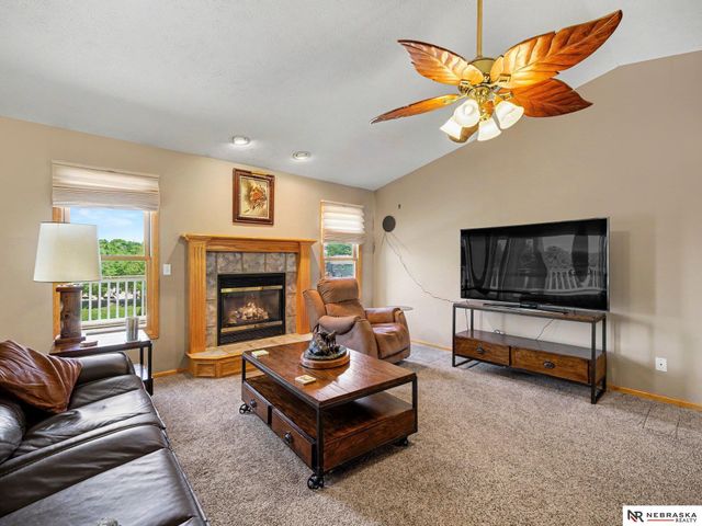 21984 Bobwhite Avenue, Gretna, NE 68028