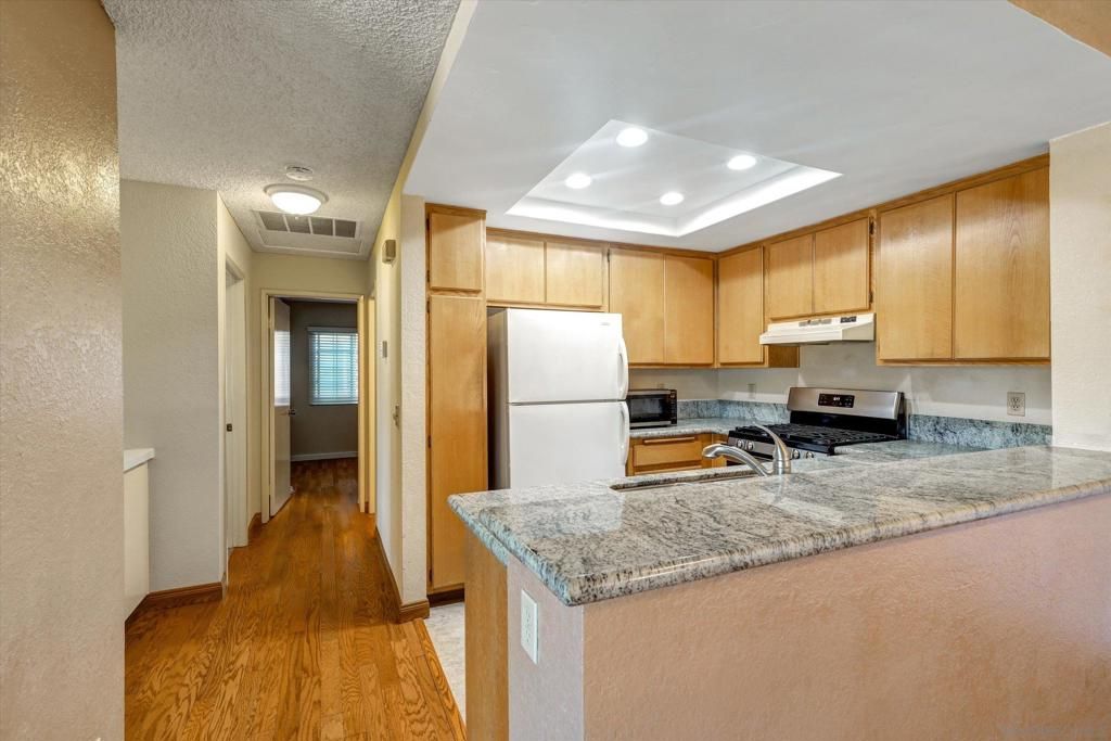 Image 5 of property listing at 10210 Palm Glen Drive 72, Santee, CA 92071