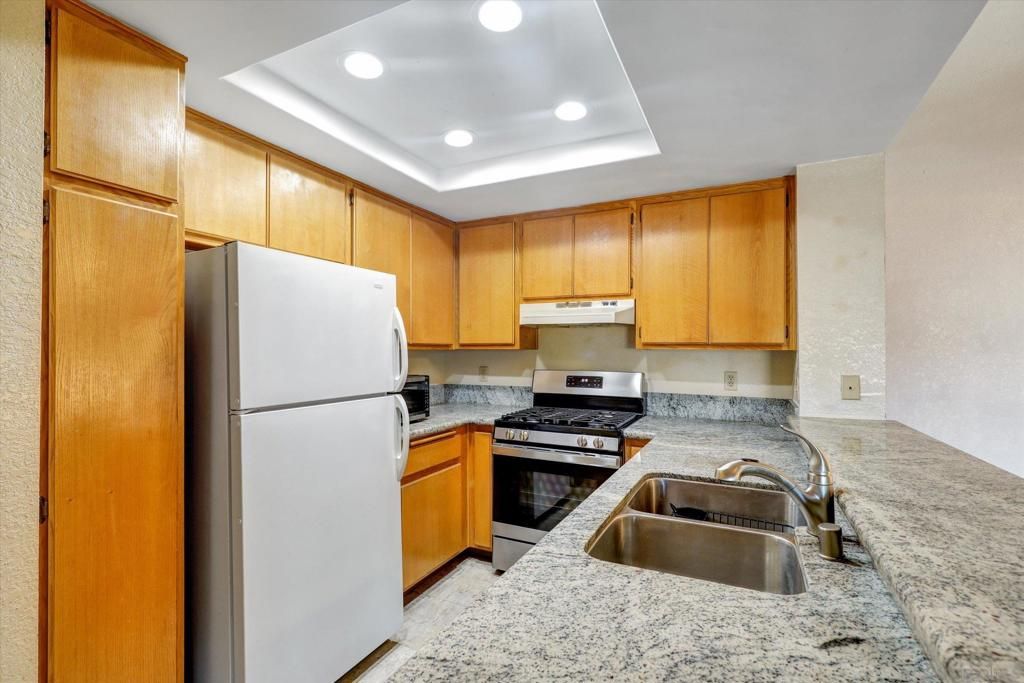 Image 6 of property listing at 10210 Palm Glen Drive 72, Santee, CA 92071