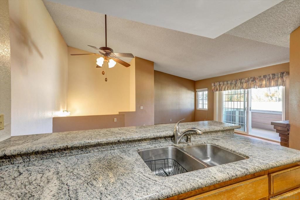 Image 7 of property listing at 10210 Palm Glen Drive 72, Santee, CA 92071