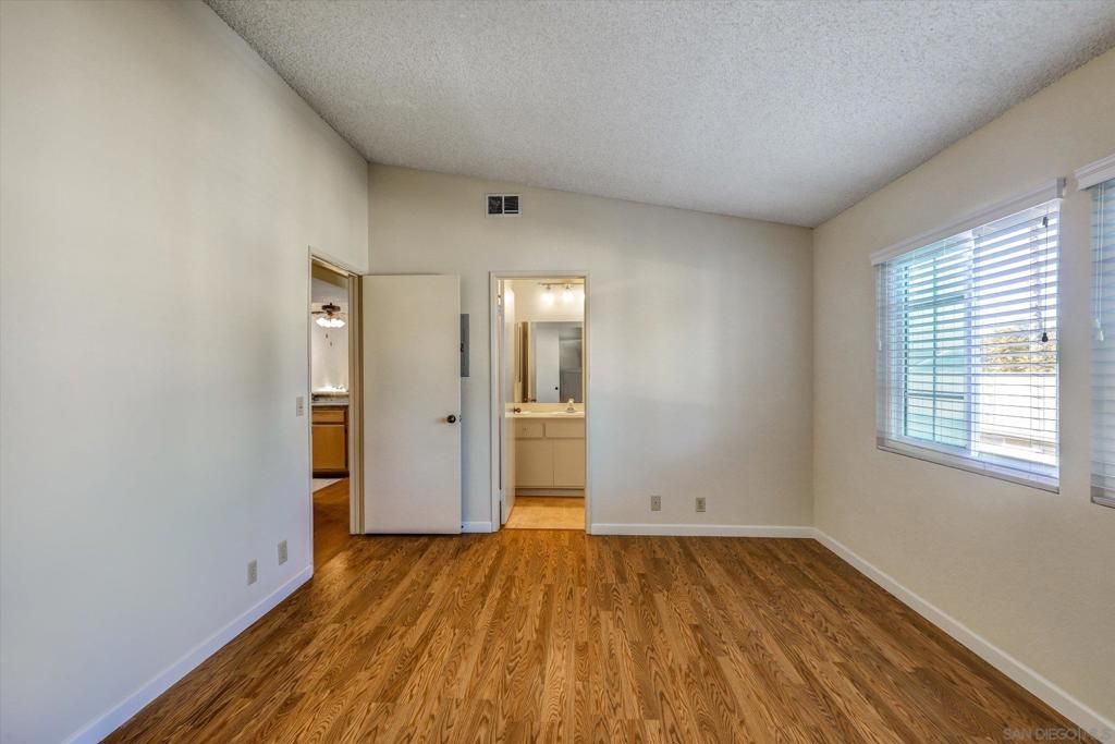 Image 9 of property listing at 10210 Palm Glen Drive 72, Santee, CA 92071