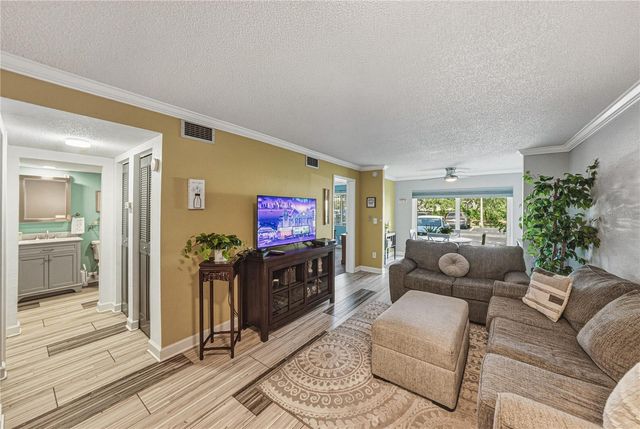 801 83RD AVENUE N 108, St Petersburg, FL 33702