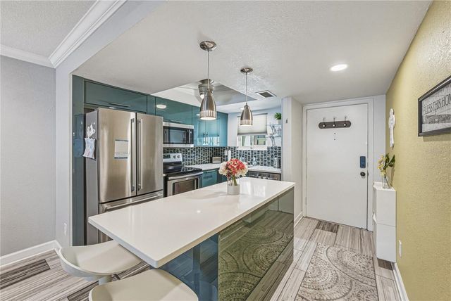 801 83RD AVENUE N 108, St Petersburg, FL 33702