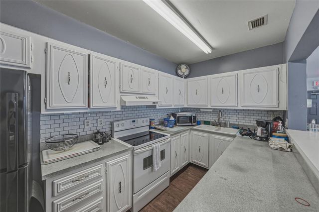 801 83RD AVENUE N 108, St Petersburg, FL 33702