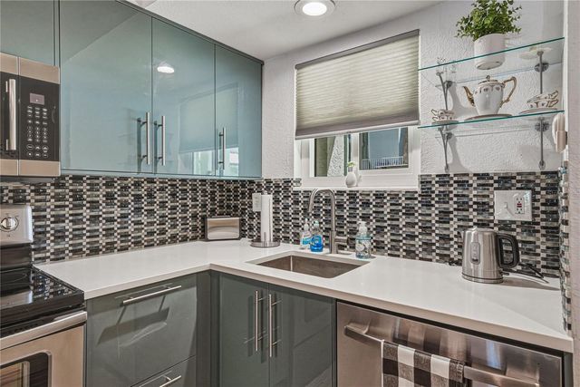 801 83RD AVENUE N 108, St Petersburg, FL 33702