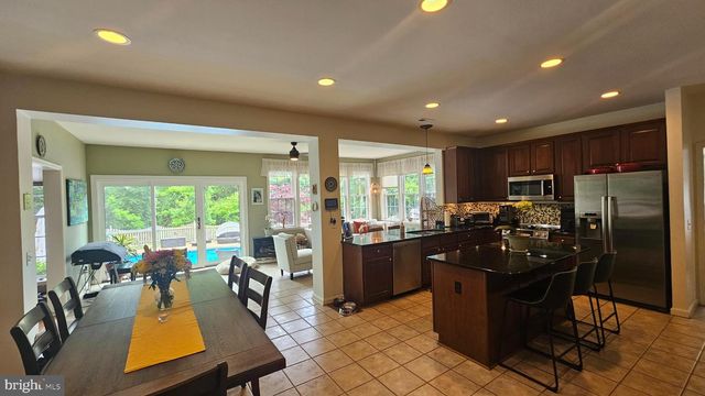 6107 TRACEYS OVERLOOK RD, Tracys Landing, MD 20779