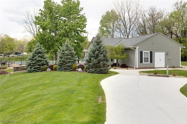 10362 Independence Drive 19B, North Royalton, OH 44133