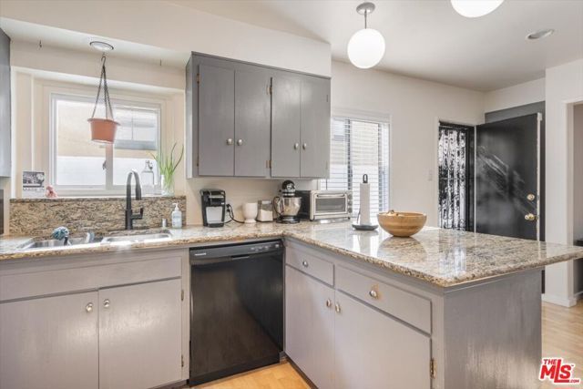 4038 W 59th Place, Los Angeles, CA 90043