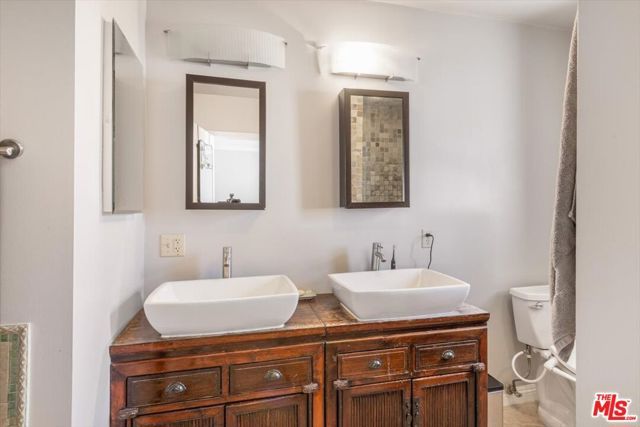 4038 W 59th Place, Los Angeles, CA 90043