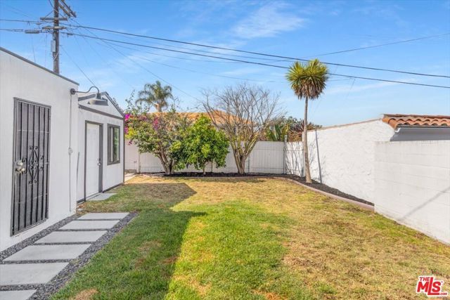 4038 W 59th Place, Los Angeles, CA 90043